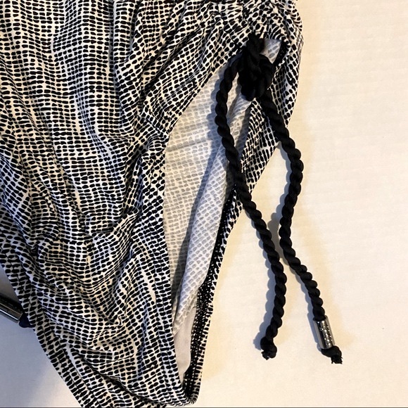 Lole one piece side tie cross back black and white patterned swimsuit- XS - Picture 6 of 16